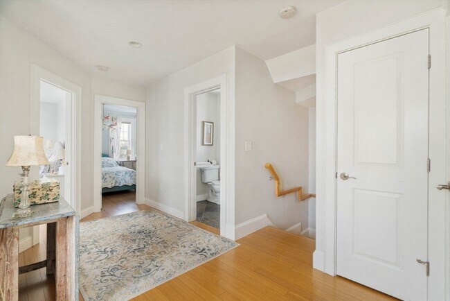 Building Photo - 150 Vassal Ln