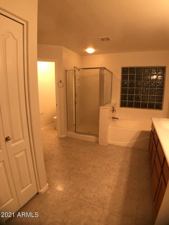 Building Photo - 17584 W Acacia Ct