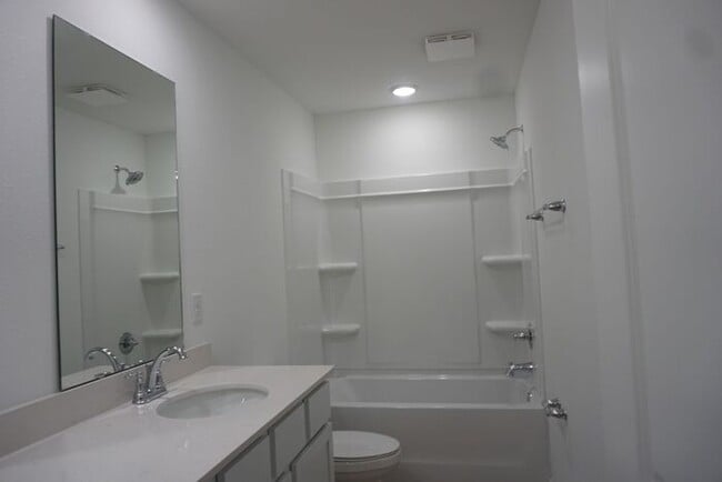 Building Photo - Newly Built 3 Bedroom 2.5 Bathroom Home wi...
