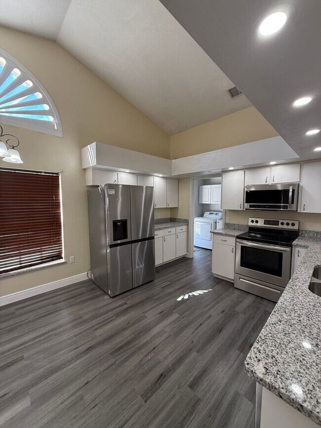 Building Photo - ?North Lakeland Gem – Private Single-Famil...