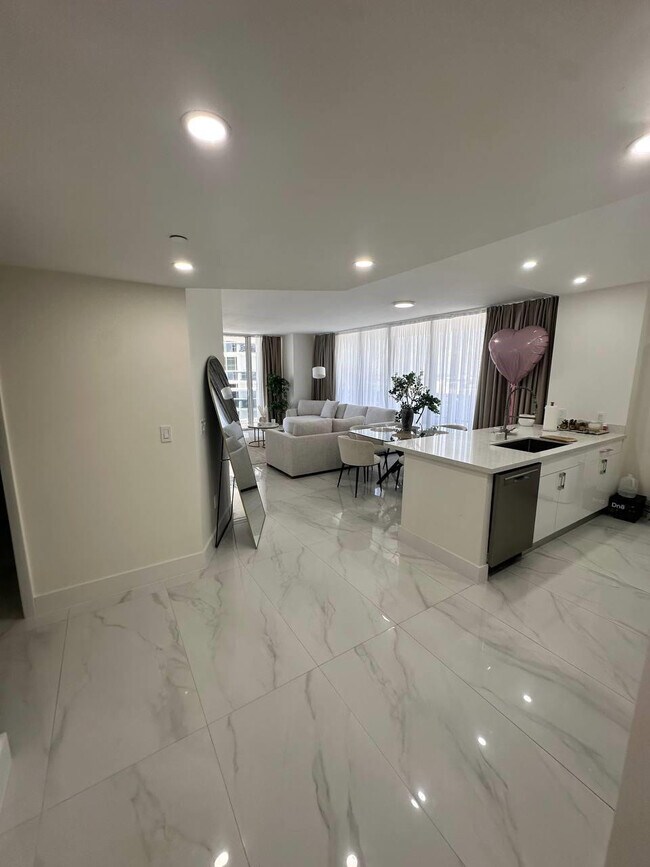 Building Photo - 1830 S Ocean Dr