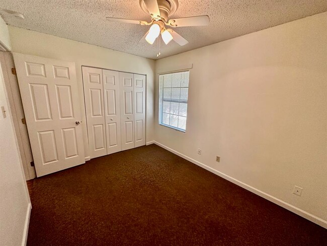 Building Photo - 102 Lady Bird Ln