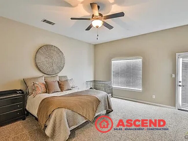 Building Photo - Stunning Home Near Frontier Highschool!