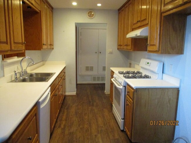 Building Photo - 4300 Mackey Dr
