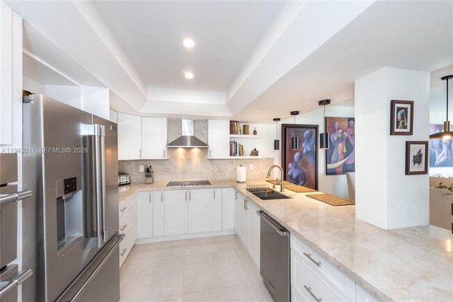 Building Photo - 520 Brickell Key Dr