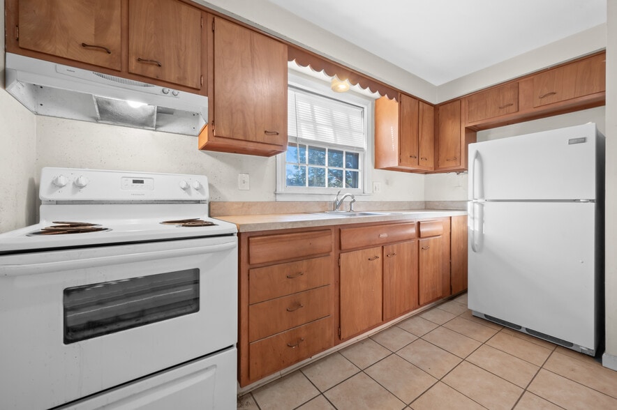 Building Photo - 340 Charter Oak St