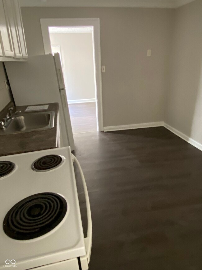 Building Photo - 2373 N Oxford St