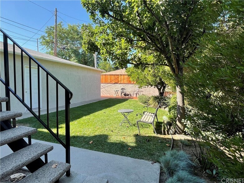 Building Photo - 1211 N Kenwood St