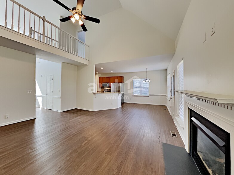Building Photo - 2425 Coneflower Dr
