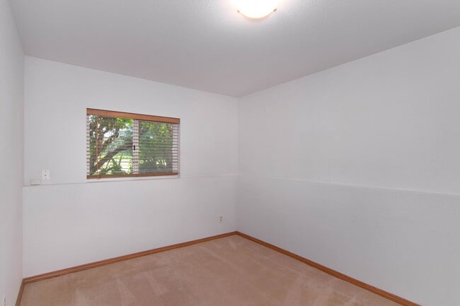 Building Photo - Updated 3 Bed 2 Bath Home With Brand New 2...