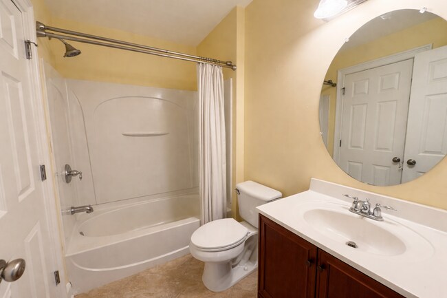 Building Photo - Clean 5 Bedroom Collins Hill Home with First Floor Suite and Oversized Master