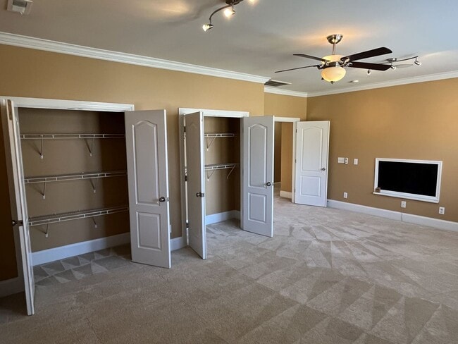 Building Photo - Stunning 6 Bedroom home in South Charlotte...