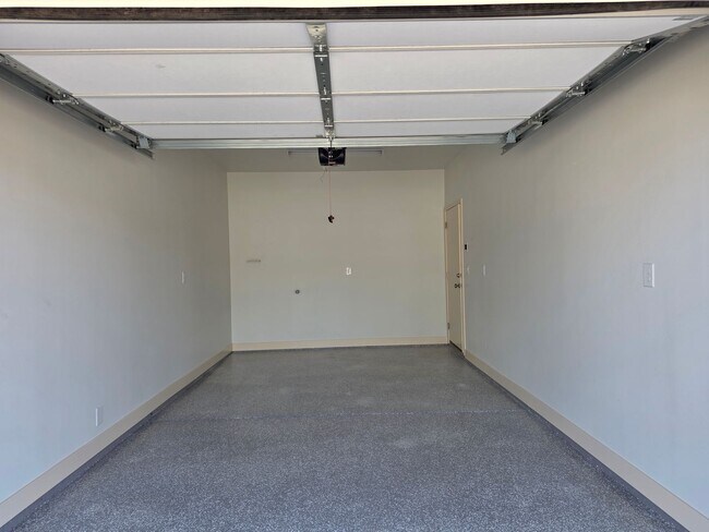Building Photo - 370 Riverfront Dr