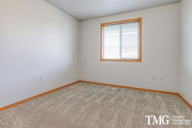 Building Photo - 3BD Ranch Style Home In Great Orchards Location!  Fully Fenced Yard!