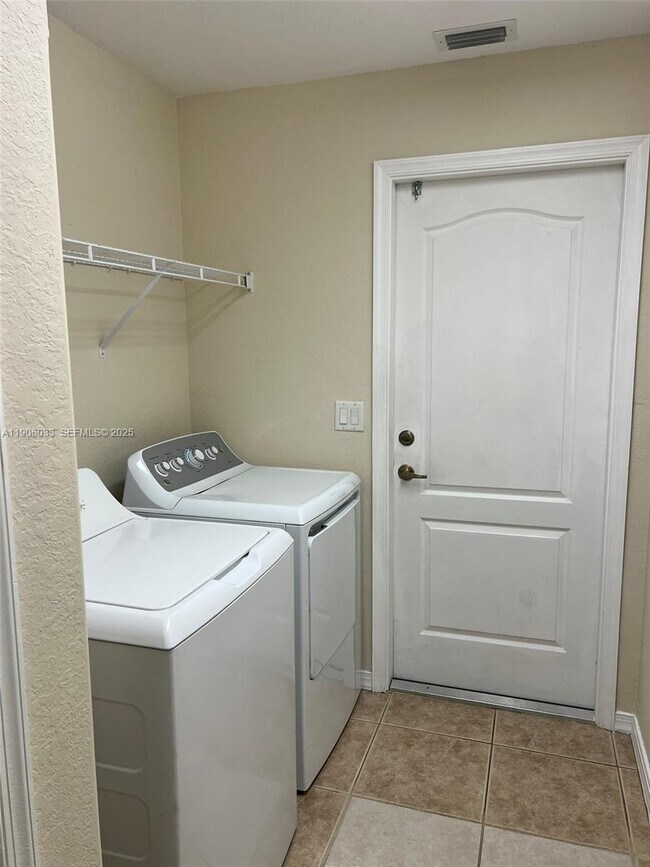 Building Photo - 743 Grant Blvd