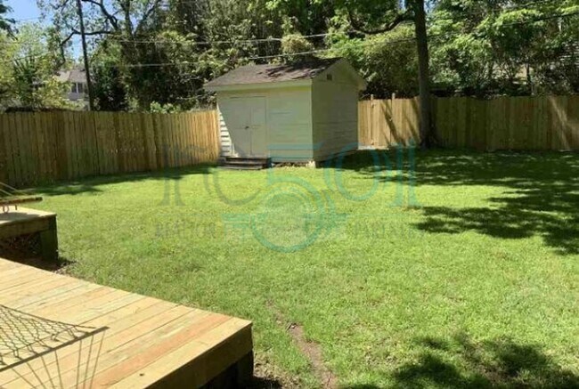 Building Photo - 2BR/1BA brick bungalow in Stiff Station, steps from UAMS!