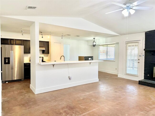 Building Photo - 5726 Shreveport Dr