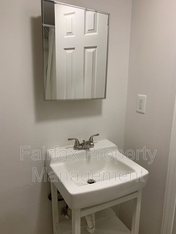 Building Photo - 301 E Lawson St