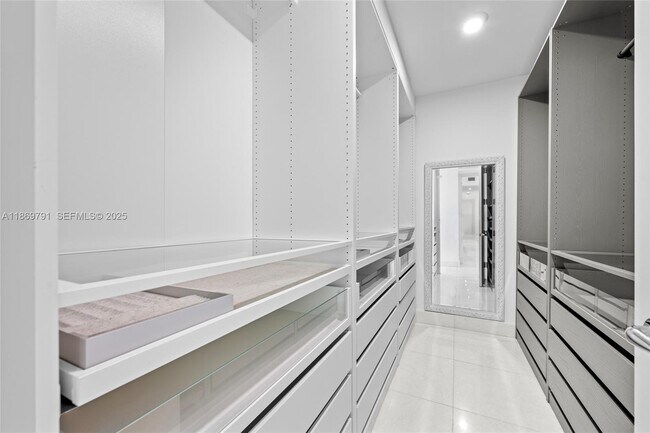 Building Photo - 16901 Collins Ave