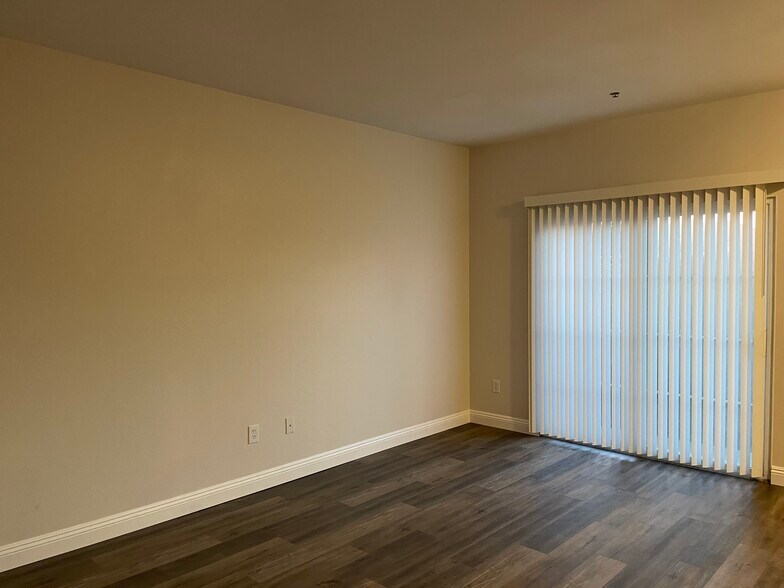 Building Photo - 16558 Paine St