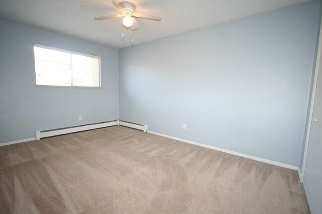 Building Photo - 3 Bedroom condo in quiet community!