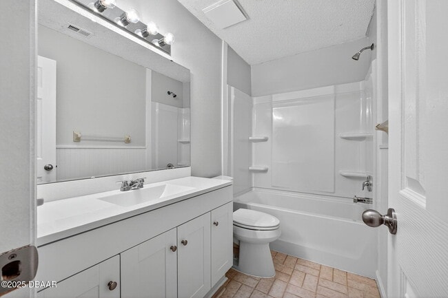 Building Photo - 168 W Sandalwood Ct