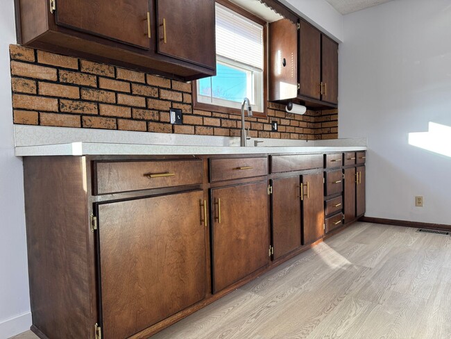 Building Photo - Comfortable 3-Bedroom Home with Park Access & Easy Commute