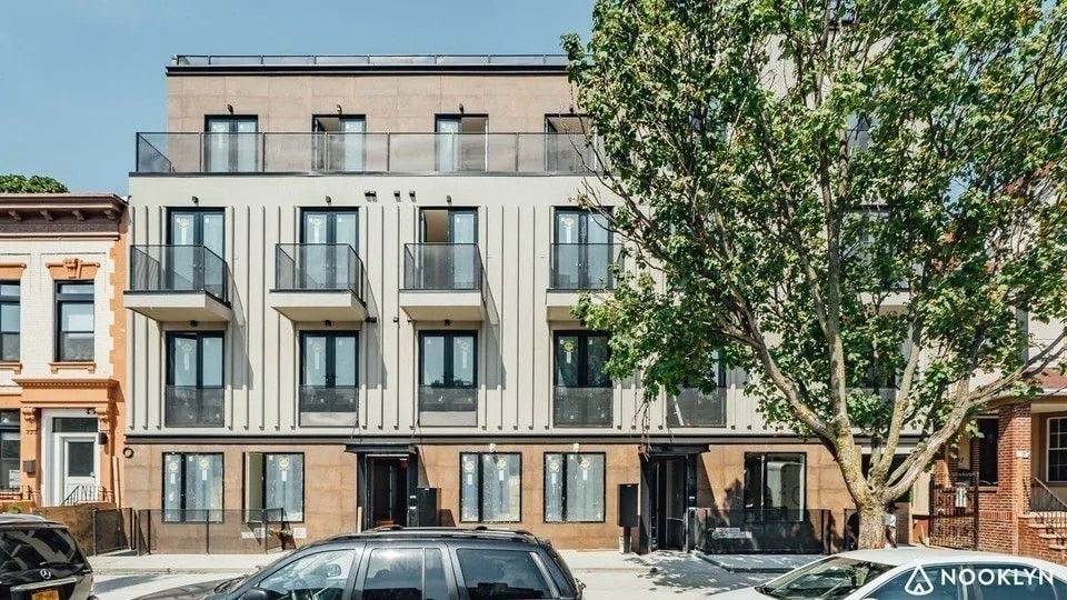 Building Photo - Furnished room/NOT APARTMENT