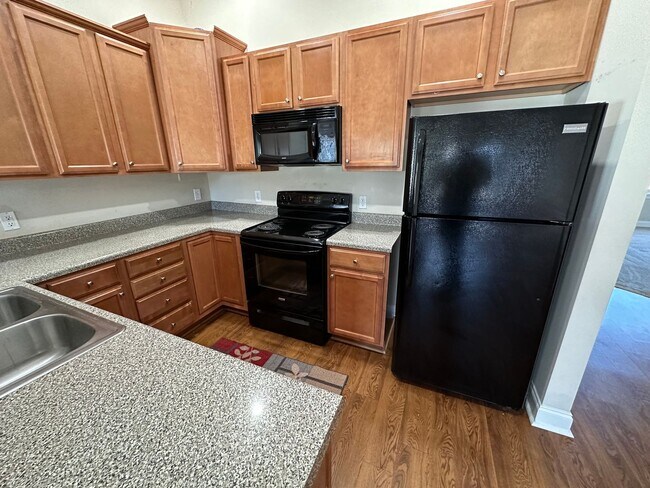Building Photo - Upper Level Apartment in Wyndhurst