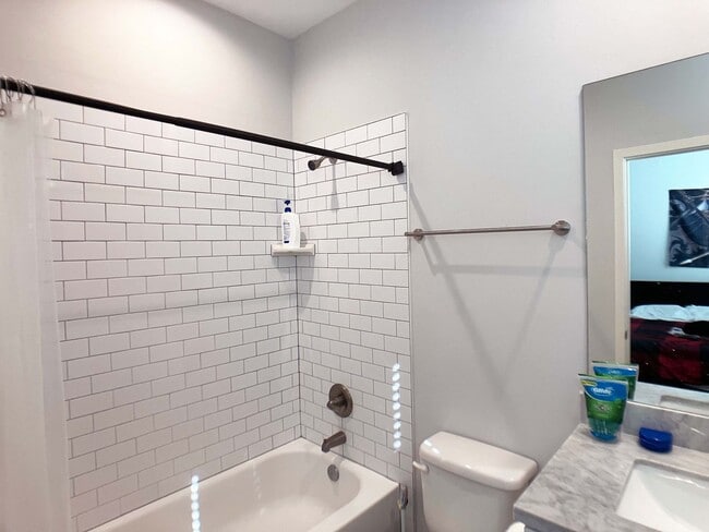 Building Photo - Porter's Lakeside - Luxury 4 Bedroom, 4 Ba...