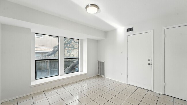 Building Photo - 21210 Malibu Colony