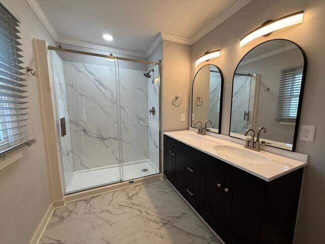 Building Photo - Renovated 3 bedroom 2 bathroom home with large yard