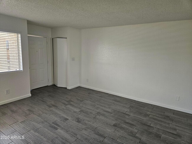 Building Photo - 3810 E Earll Dr