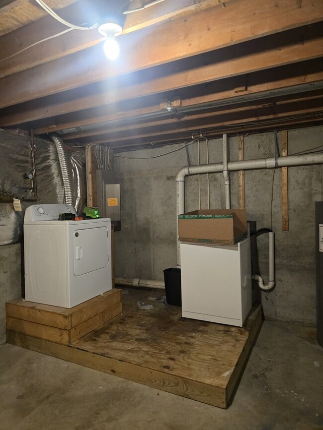 Building Photo - 9 Warthens Way