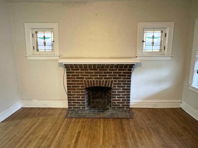 Building Photo - Nicely remodeled 2 bedroom 1 bath home in ...