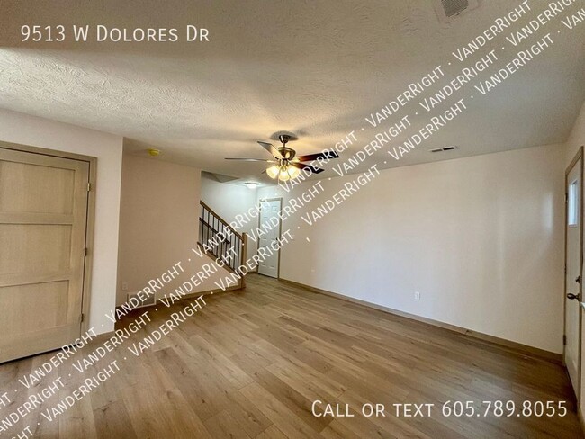 Building Photo - 9513 W Dolores Dr