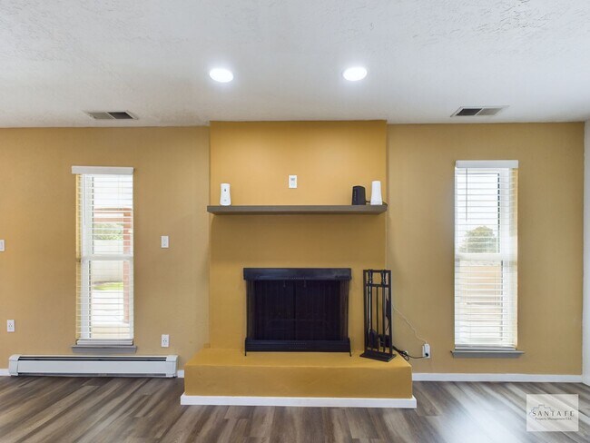 Building Photo - Beautifully Remodeled single Level Home Av...