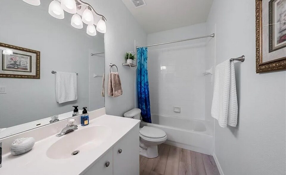 Building Photo - 640 Lalique Cir