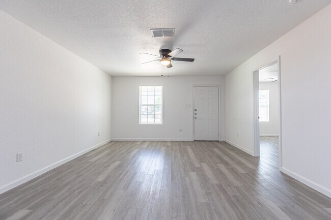 Building Photo - 1006 Co Rd 4516