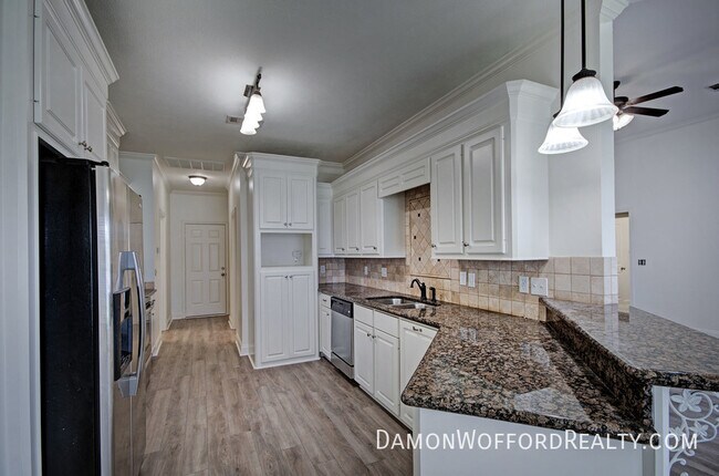 Building Photo - 142 Lakeway Drive