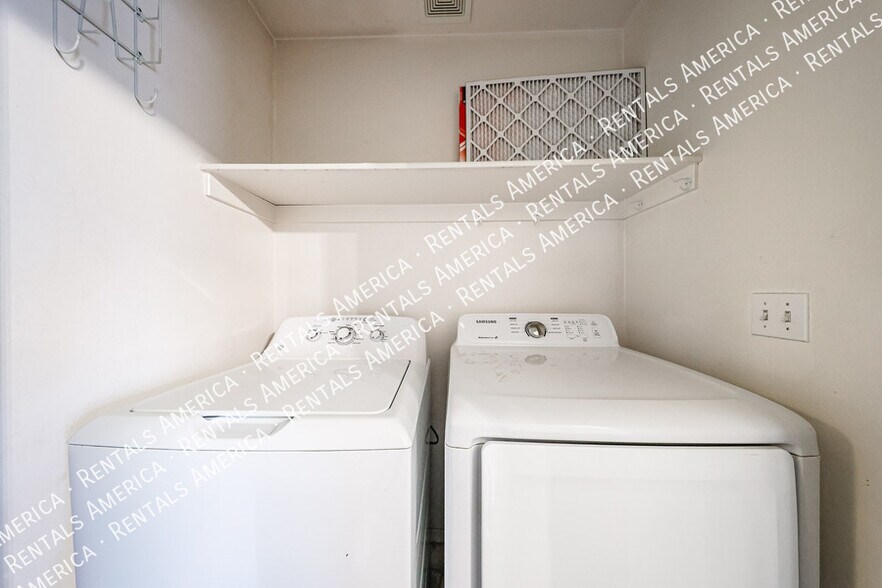 Building Photo - 2292 E Remington Pl