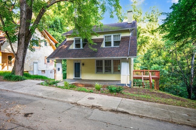 Building Photo - Beautifully updated House in Rivermont