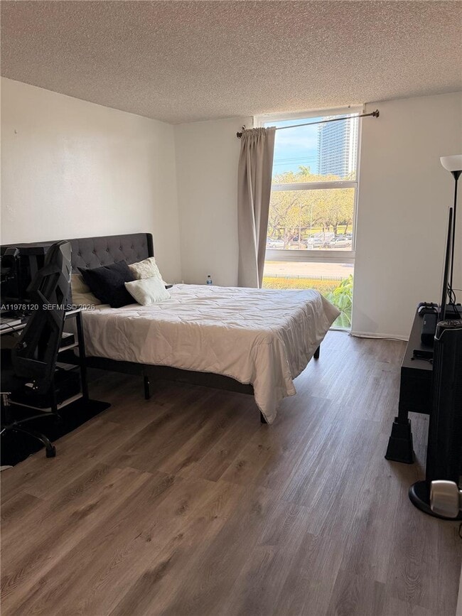 Building Photo - 16851 NE 23rd Ave