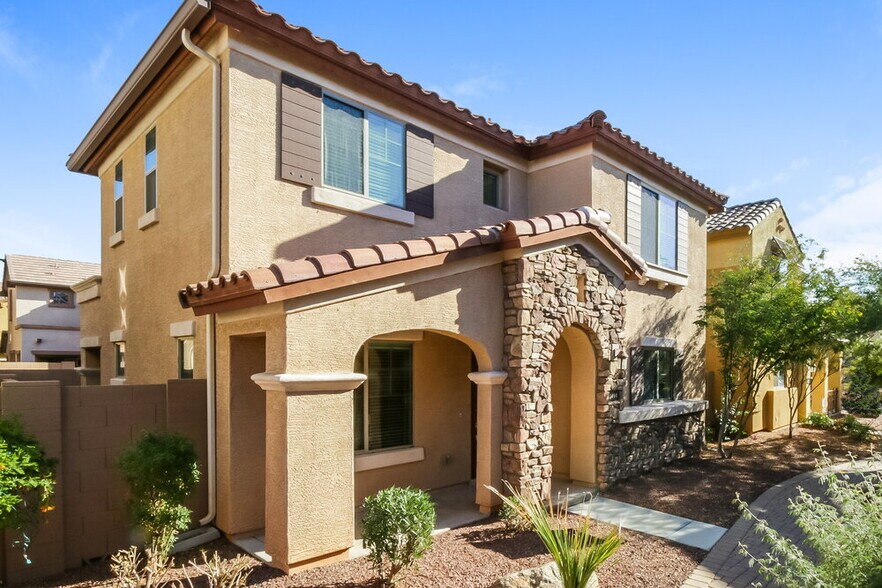 Primary Photo - 2494 E Boston St