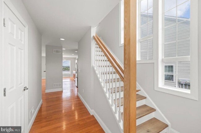Building Photo - 777 Oak Leaf Ln
