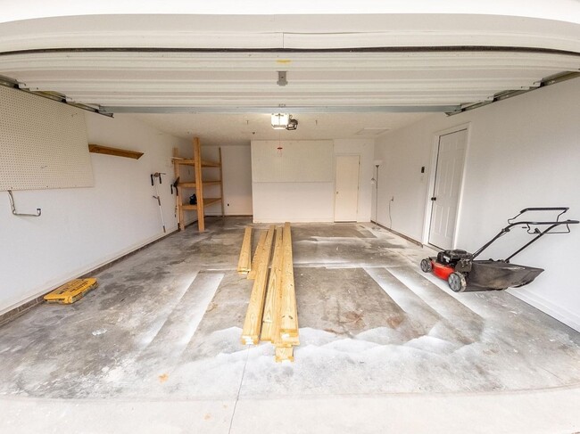 Building Photo - 2935 Chillingworth Dr