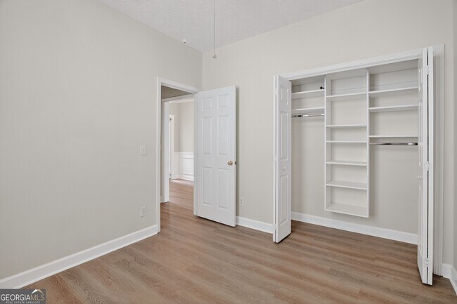 Building Photo - 13375 Avensong Crossing