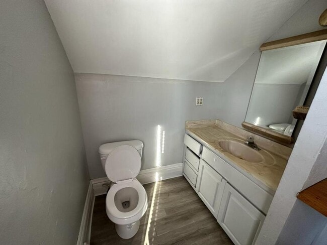 Building Photo - 937 Grove Ave