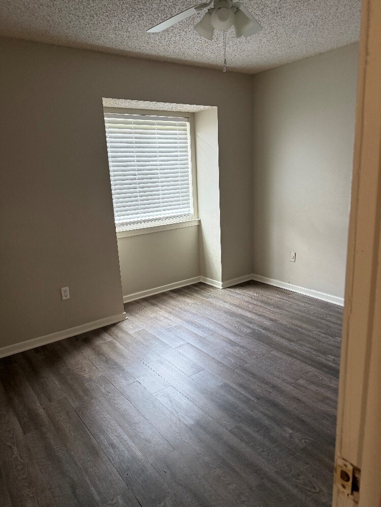 Building Photo - 8911 GSRI Ave