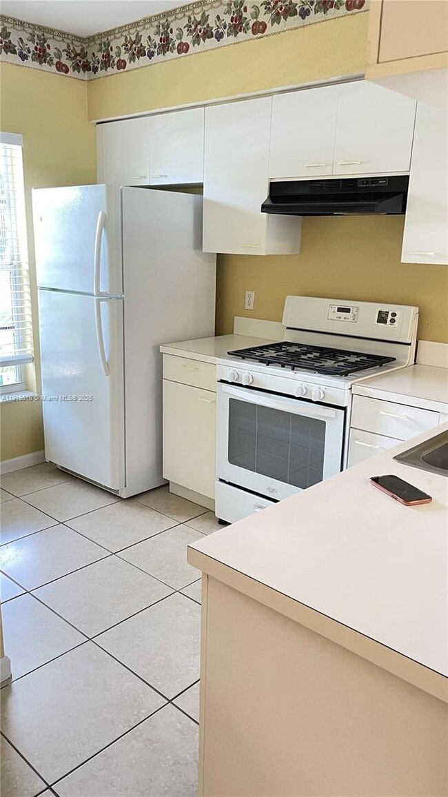 Building Photo - 8110 San Carlos Cir